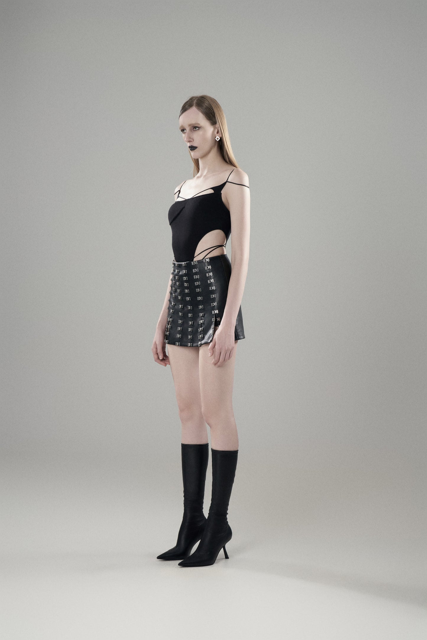 METAL BUCKLE EMBELLISHED LEATHER SKIRT