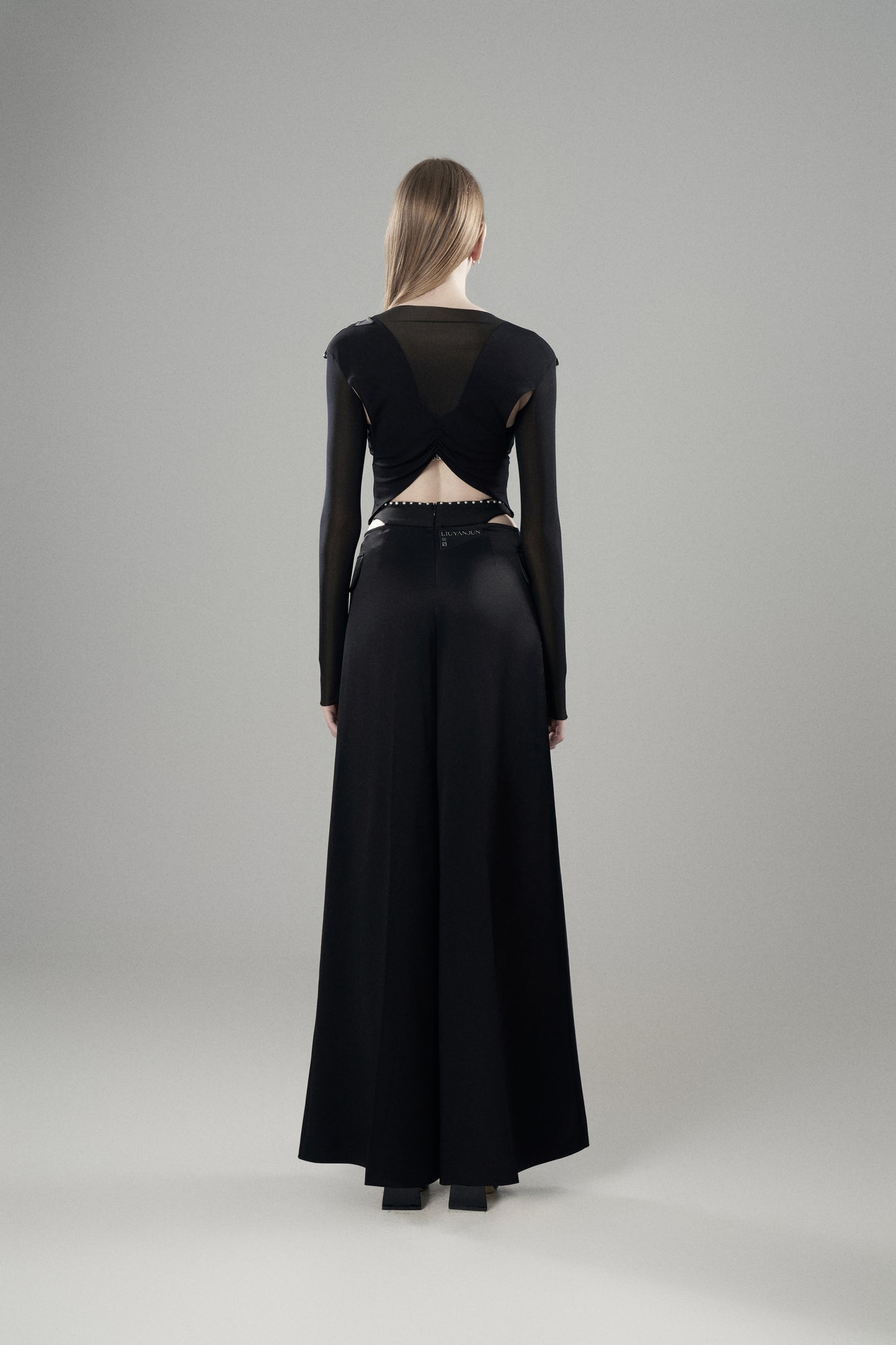 ROUND NECK SLIM FIT TOP