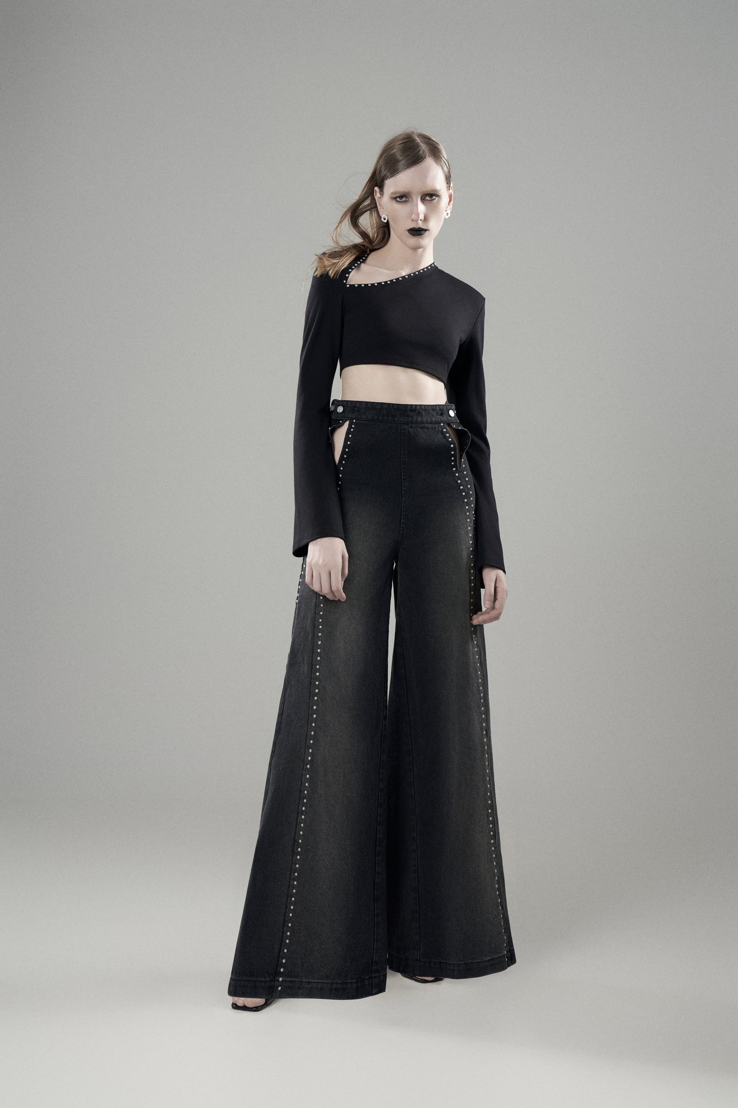 HOLLOW STUDDED WIDE-LEG JEANS