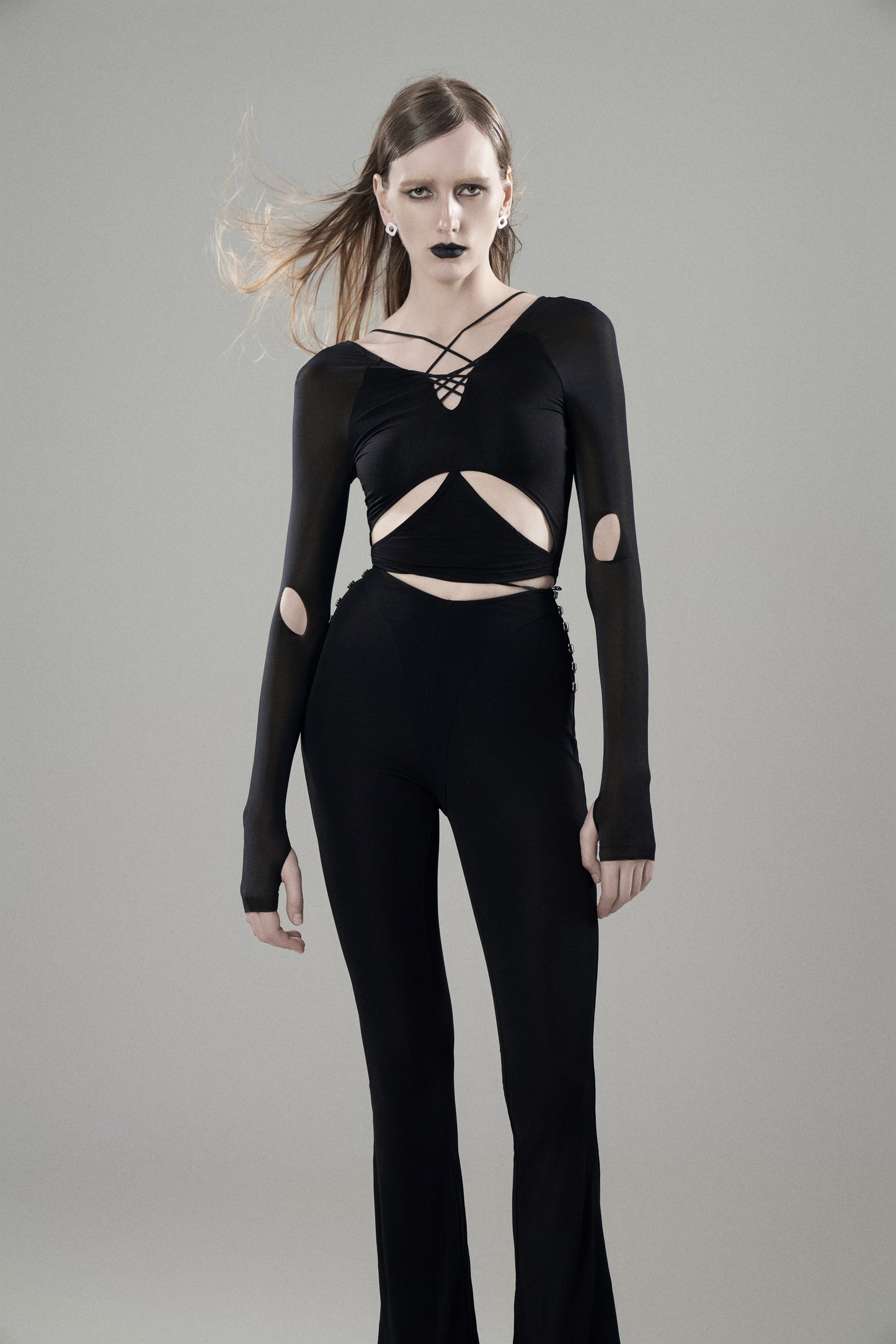 V-NECK FITTED TOP WITH STRAPS