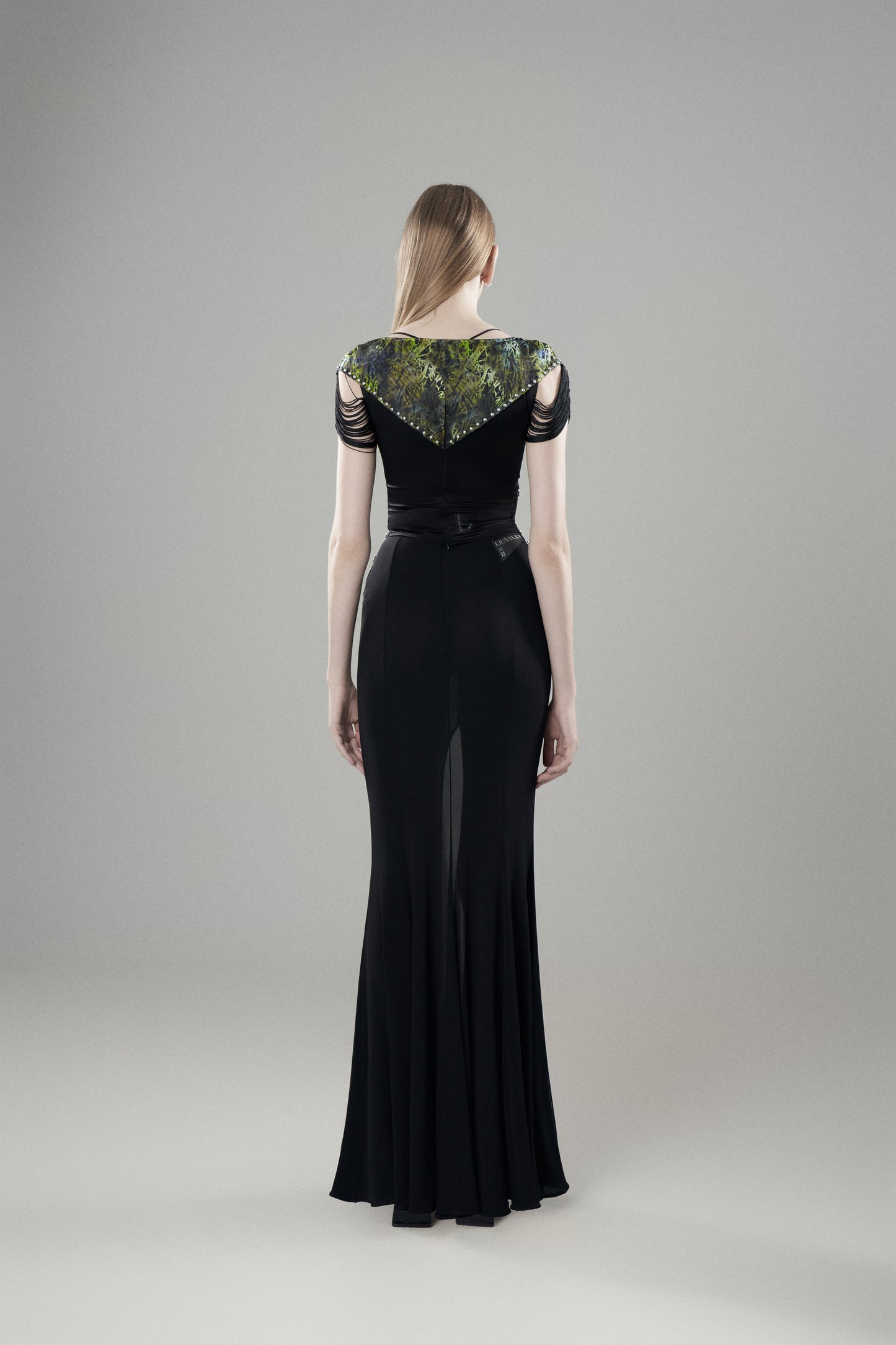 BLACK HIGH-WAISTED MERMAID HEM SKIRT