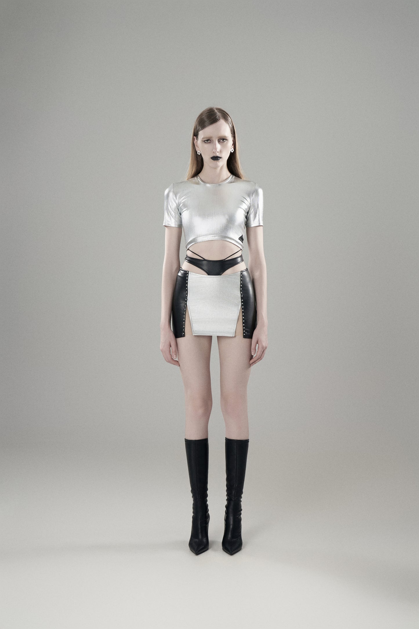 BACKLESS CUTOUT TIE-STRAP SHORT SLEEVE