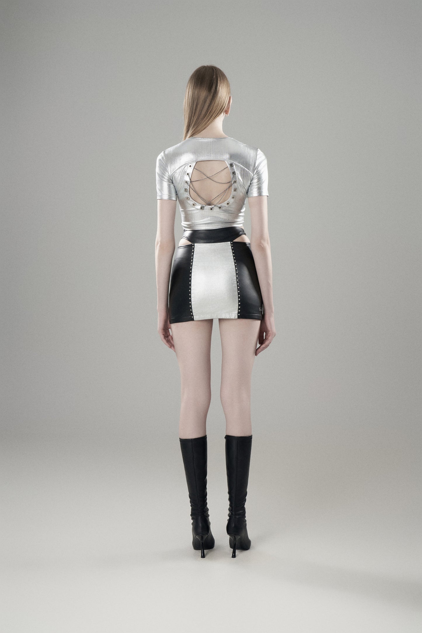 BACKLESS CUTOUT TIE-STRAP SHORT SLEEVE