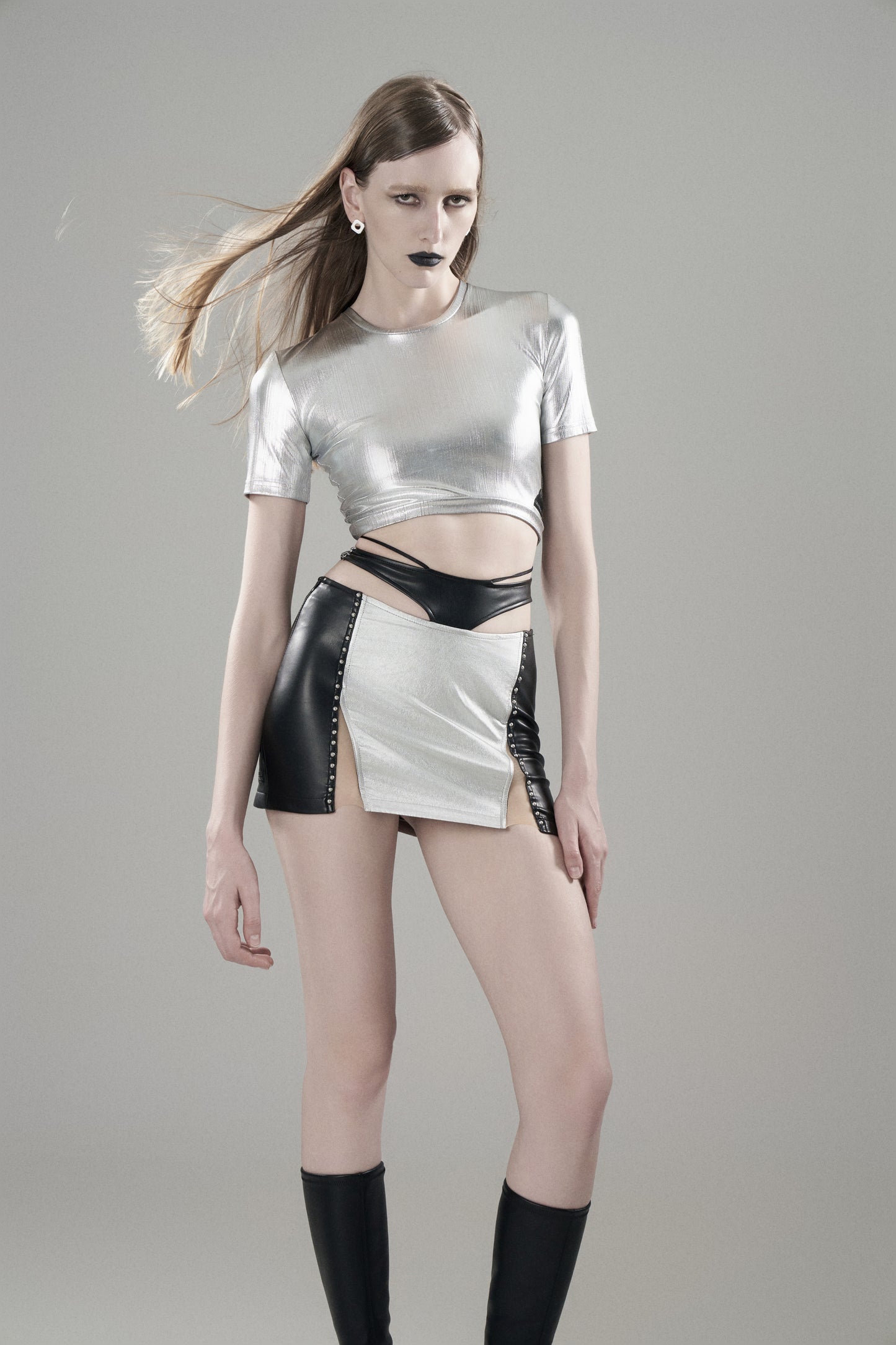 BACKLESS CUTOUT TIE-STRAP SHORT SLEEVE