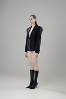 WIDE-SHOULDER CINCHED-WAIST TAILORED SUIT