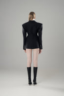 WIDE-SHOULDER CINCHED-WAIST TAILORED SUIT