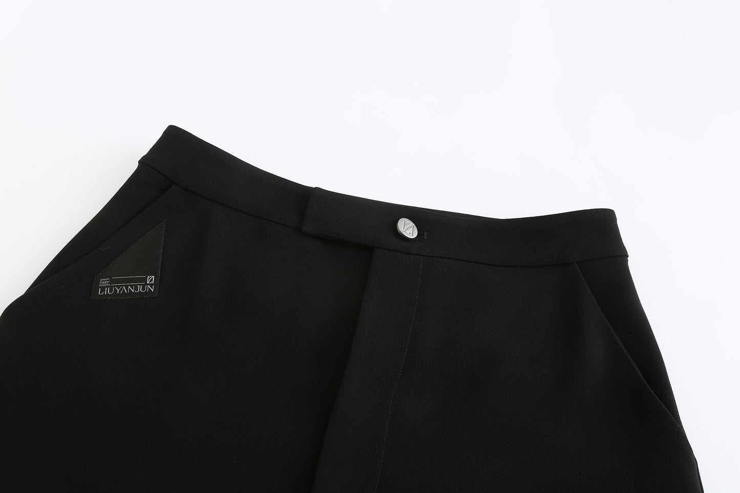 BLACK TAPERED STIRRUP PANTS