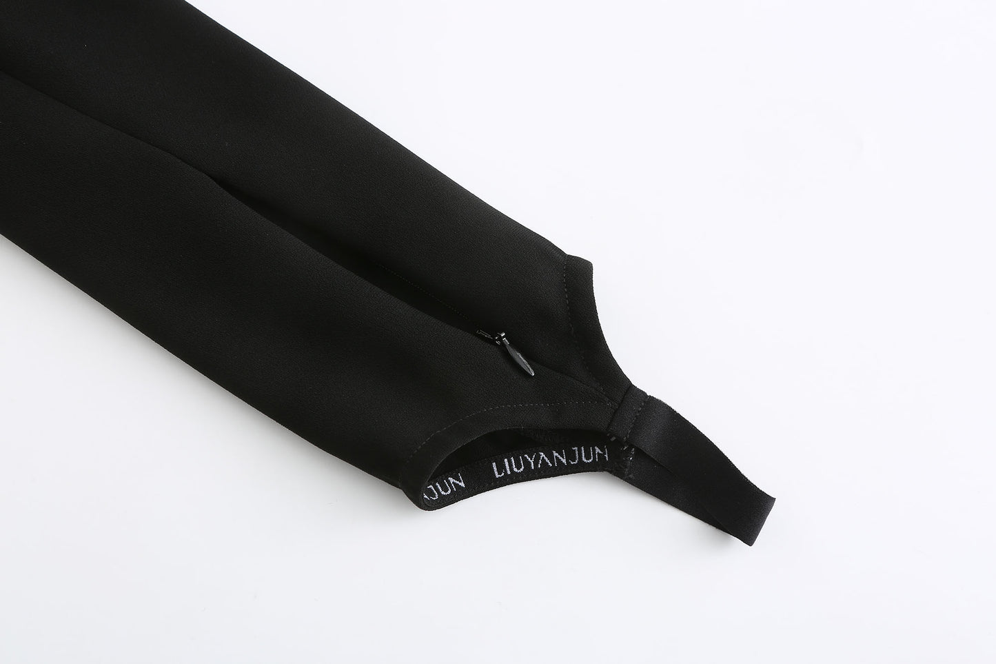 BLACK TAPERED STIRRUP PANTS