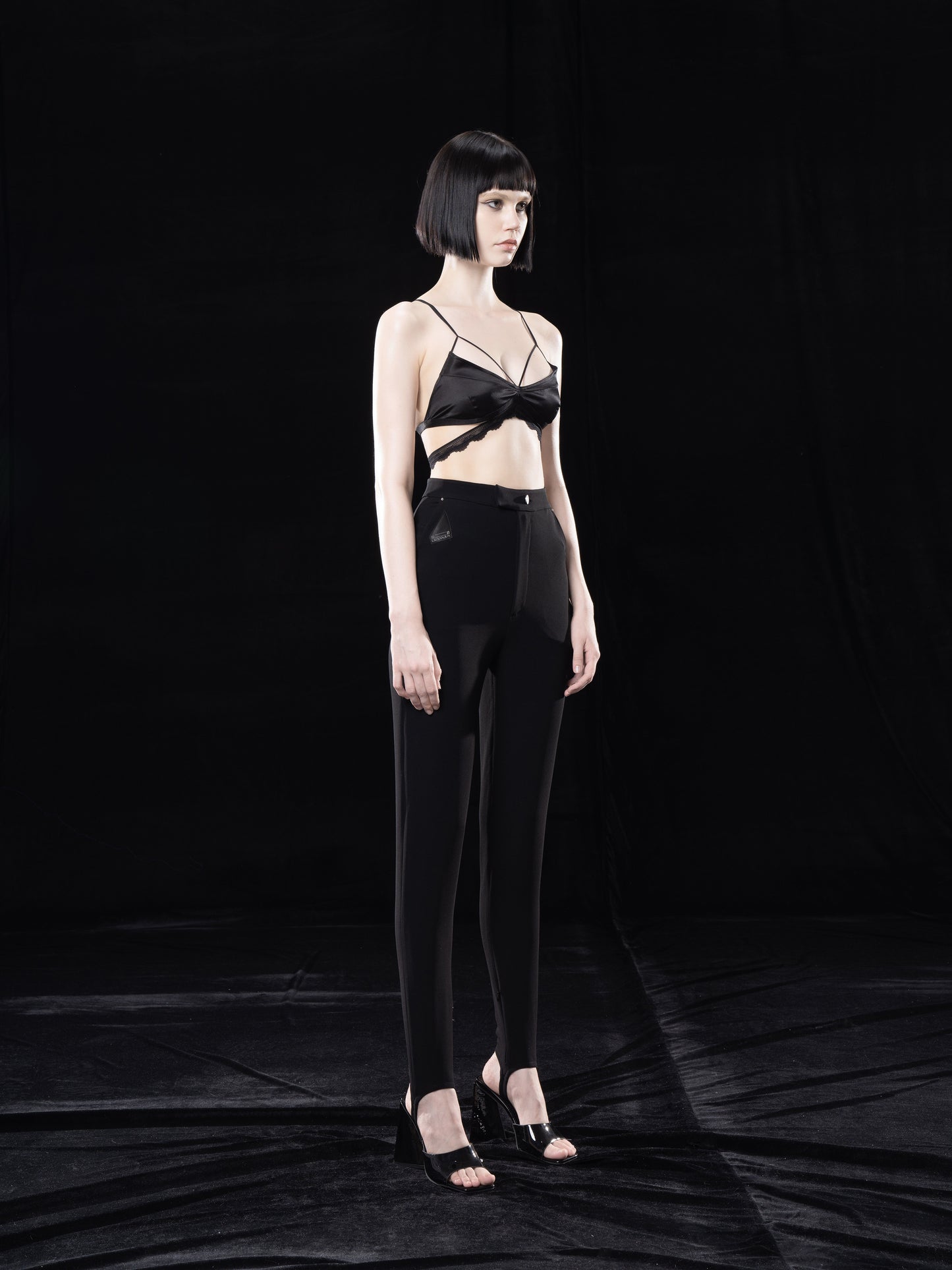 BLACK TAPERED STIRRUP PANTS