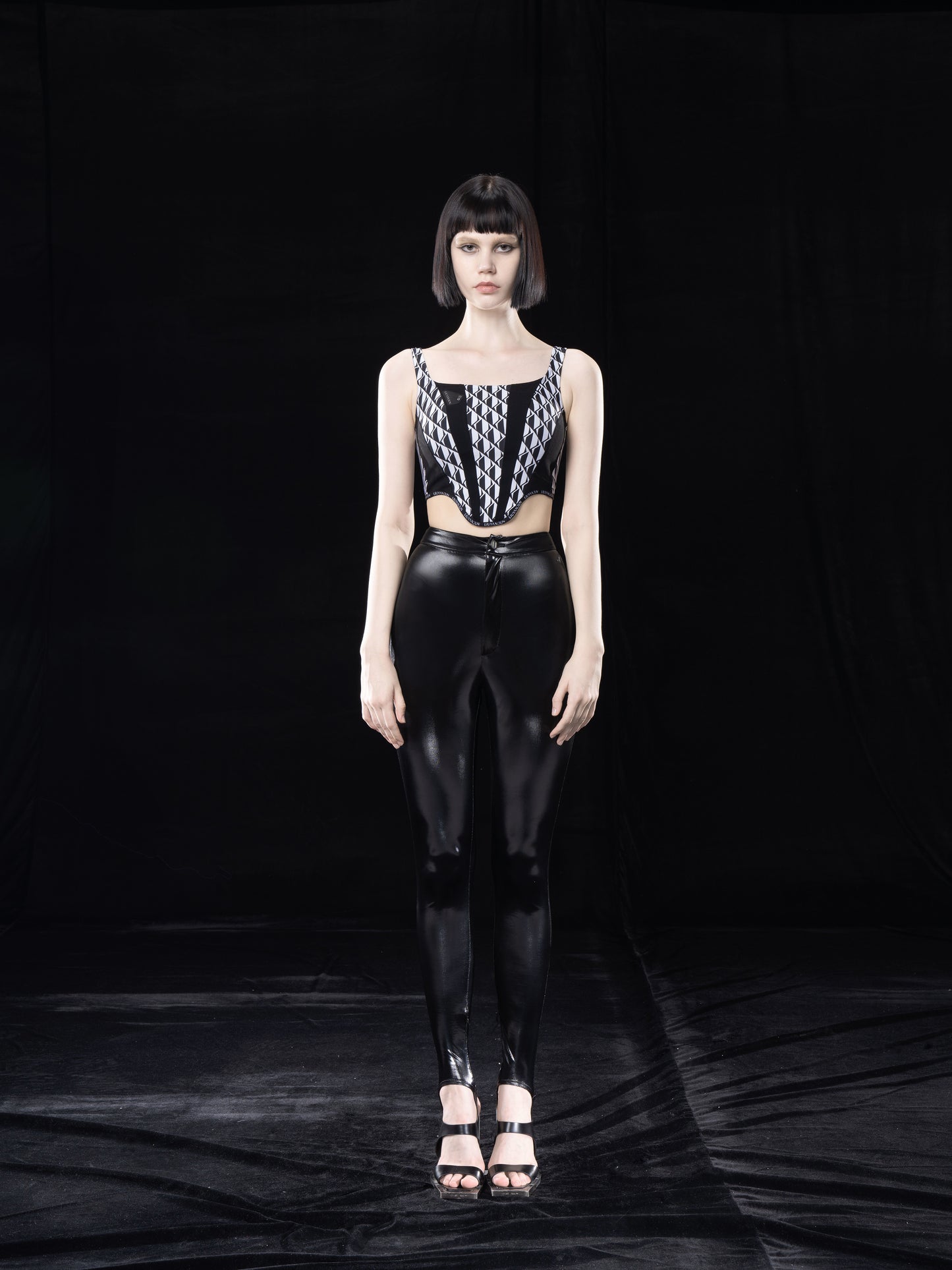 B&W PRINTED CONTRAST CROP TOP WITH CUT-OUTS