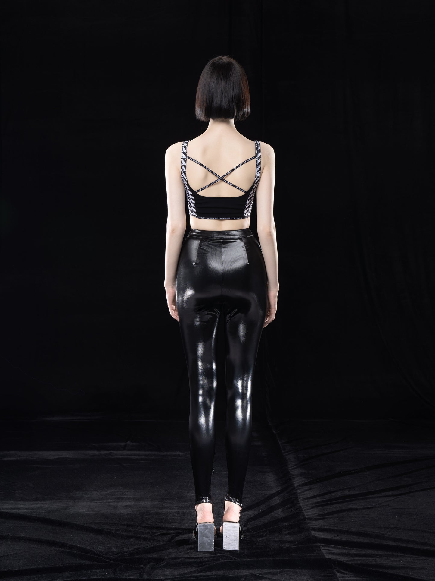 B&W PRINTED CONTRAST CROP TOP WITH CUT-OUTS