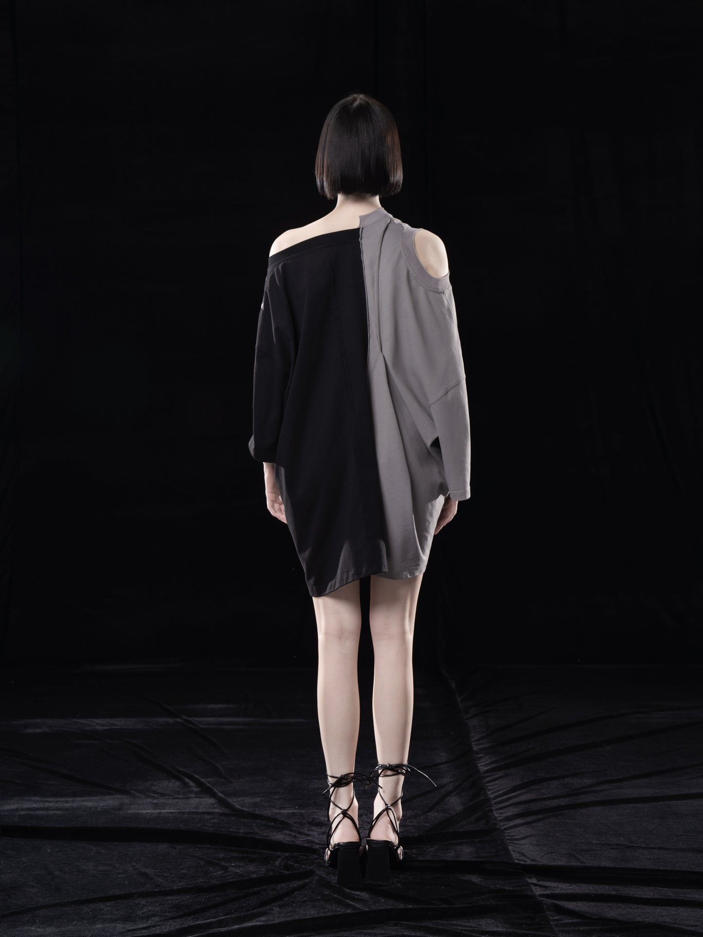 BLACK CONTRAST MULTIWAY WEARING T-SHIRT